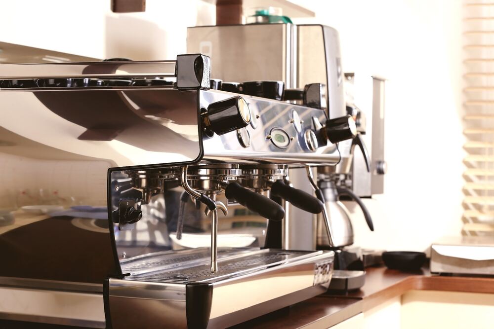 Maquina de cafe espresso profesional utilizada para representar la instalacion, el ajuste y el servicio tecnico de Coffitalia en la Costa del Sol.